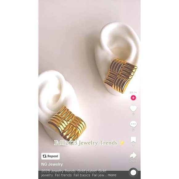 Large Gold Clip-on Earrings Bold Chunky Trending Fashion 80s - Picture 3 of 12